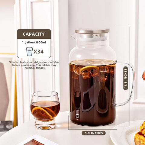 La jarra Vekonn en borosilicato resistente al calor para bebidas frías y calientes.