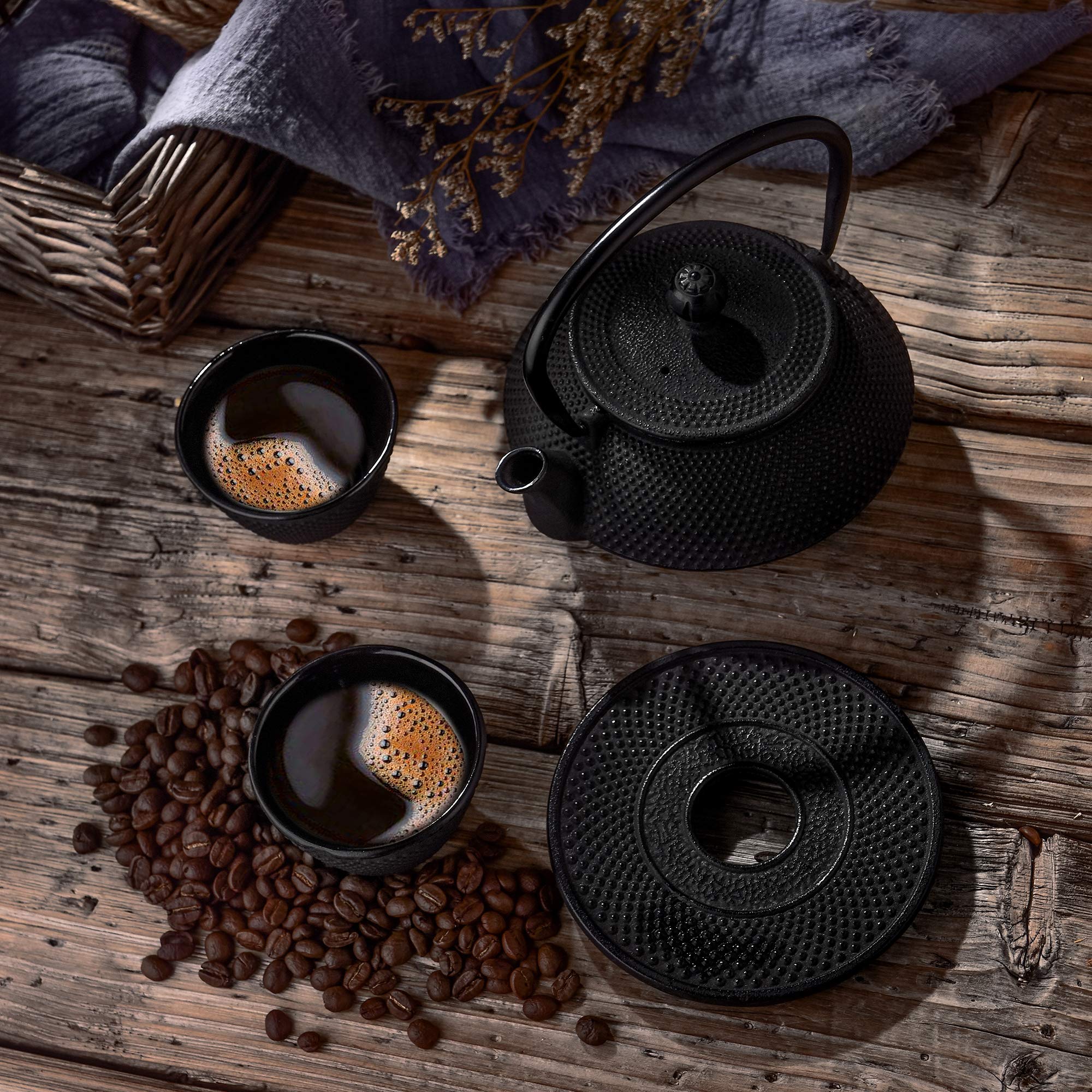 Velaze accesorios: infusor, base y tazas que complementan el ritual.