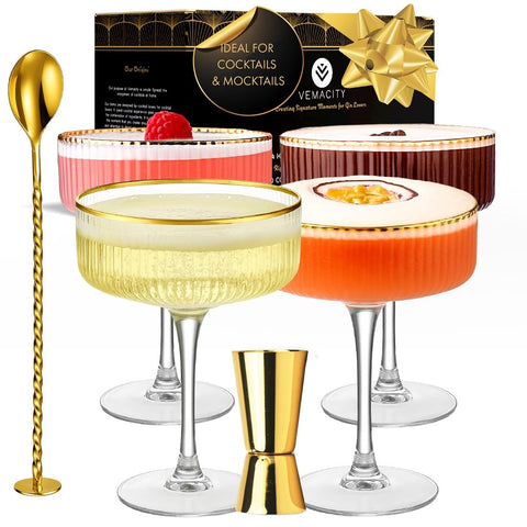 Copa Vemacity espresso con estrias y borde dorado para cócteles.