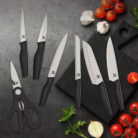 Seis cuchillos de bistec serrados Vestaware de 4.7 pulgadas, porciones consistentes.