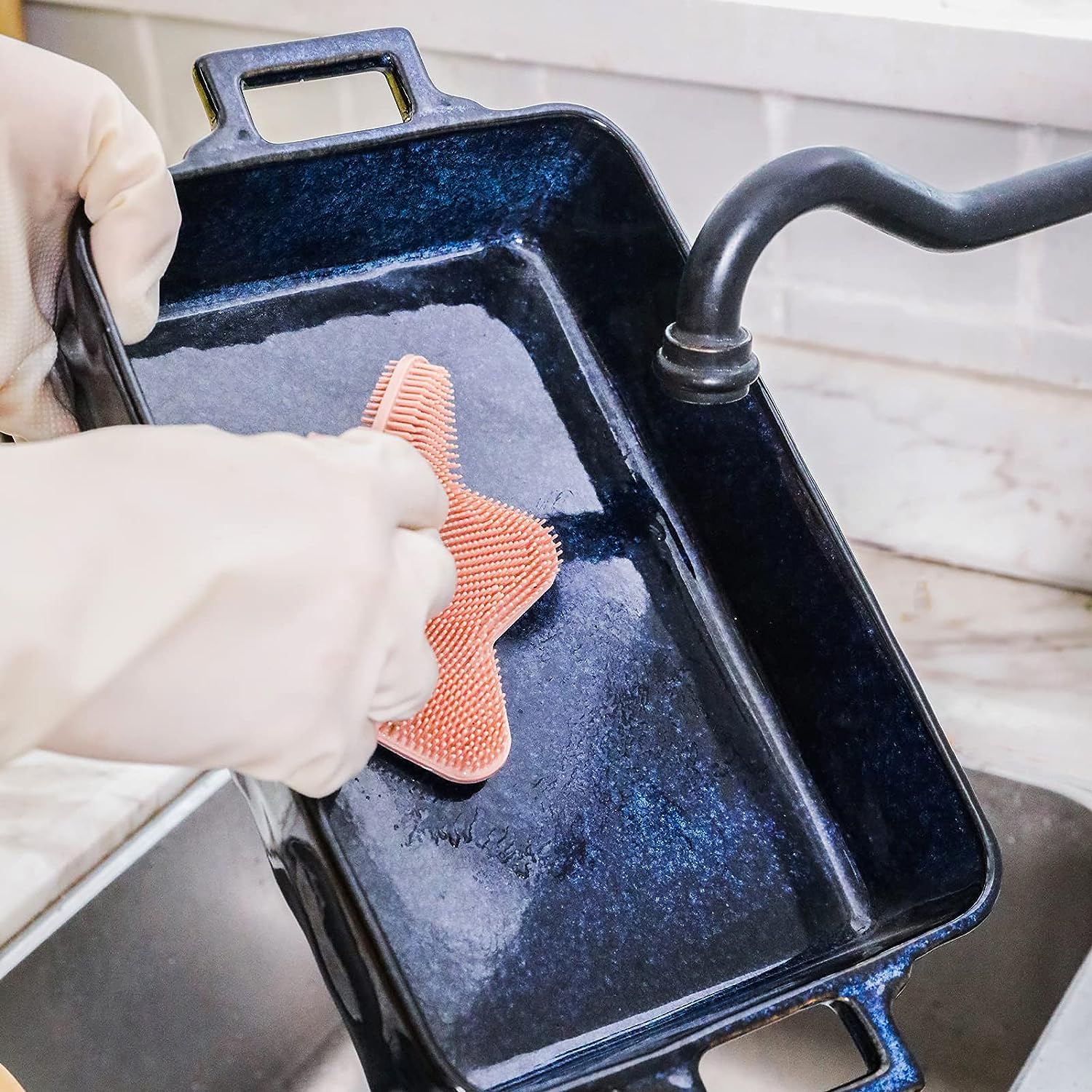 Diseño resistente y uniforme que resalta en la mesa al servir
