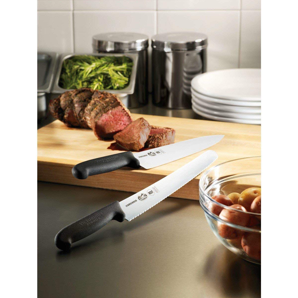 Victorinox para frutas y verduras suaves con filo dentado eficiente.