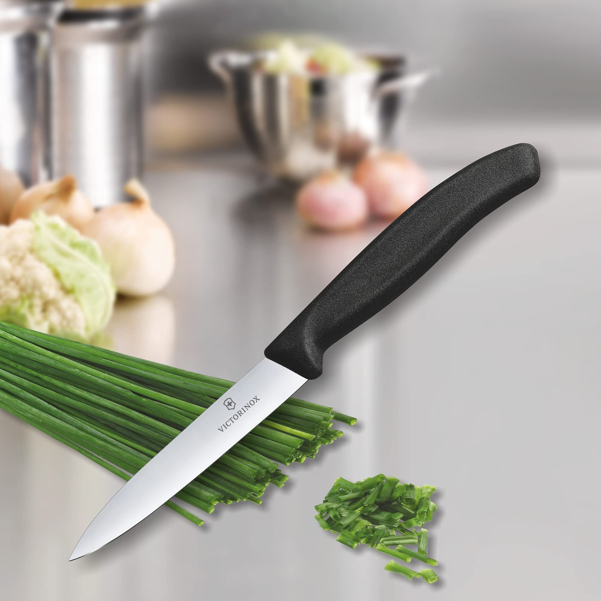 Victorinox Cuchillo Verduras SwissClassic, empaque de una pieza listo para cocina.