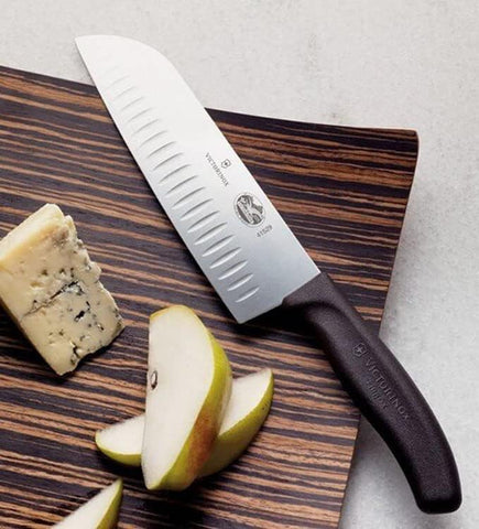Victorinox Fibrox Pro Santoku de 7 pulgadas, hoja Granton para cortes eficientes en la cocina