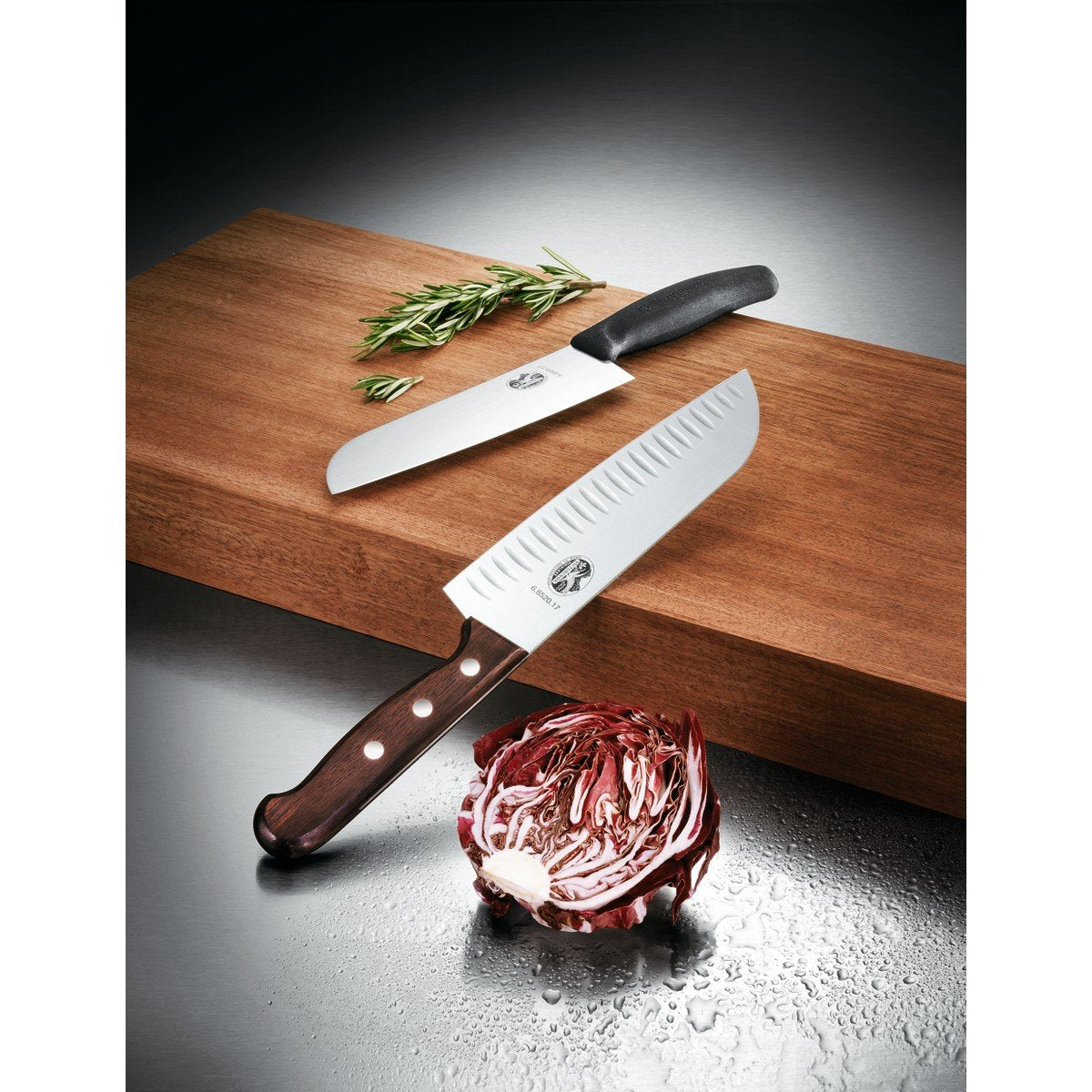 Victorinox Santoku Rosewood con mango ergonómico para uso prolongado y corte estable