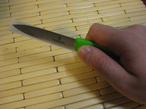 Punta afilada y mango ergonómico para tareas de detalle con Victorinox Swiss Classic
