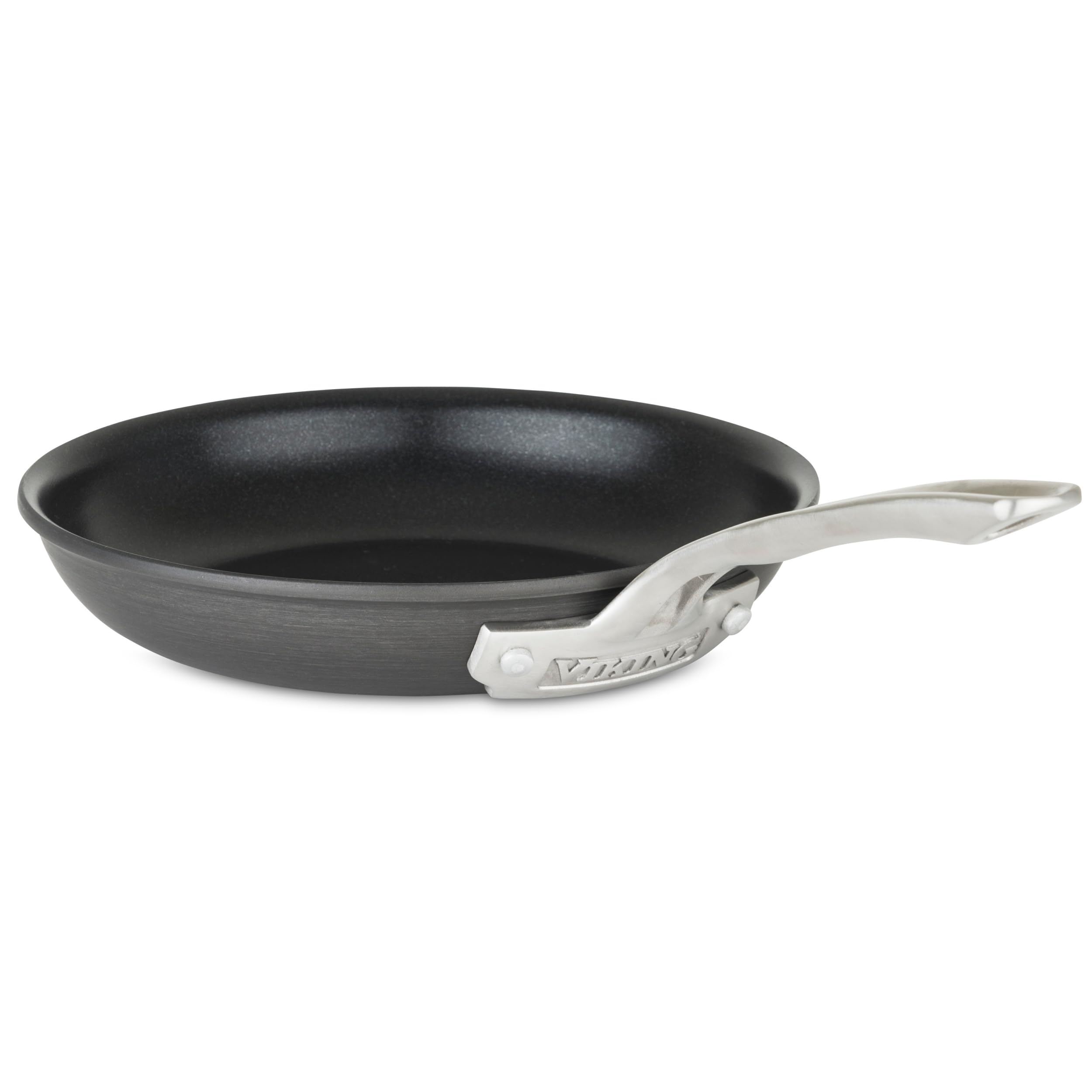 Sartén antiadherente Viking de 8 pulgadas en uso para omelette suave.