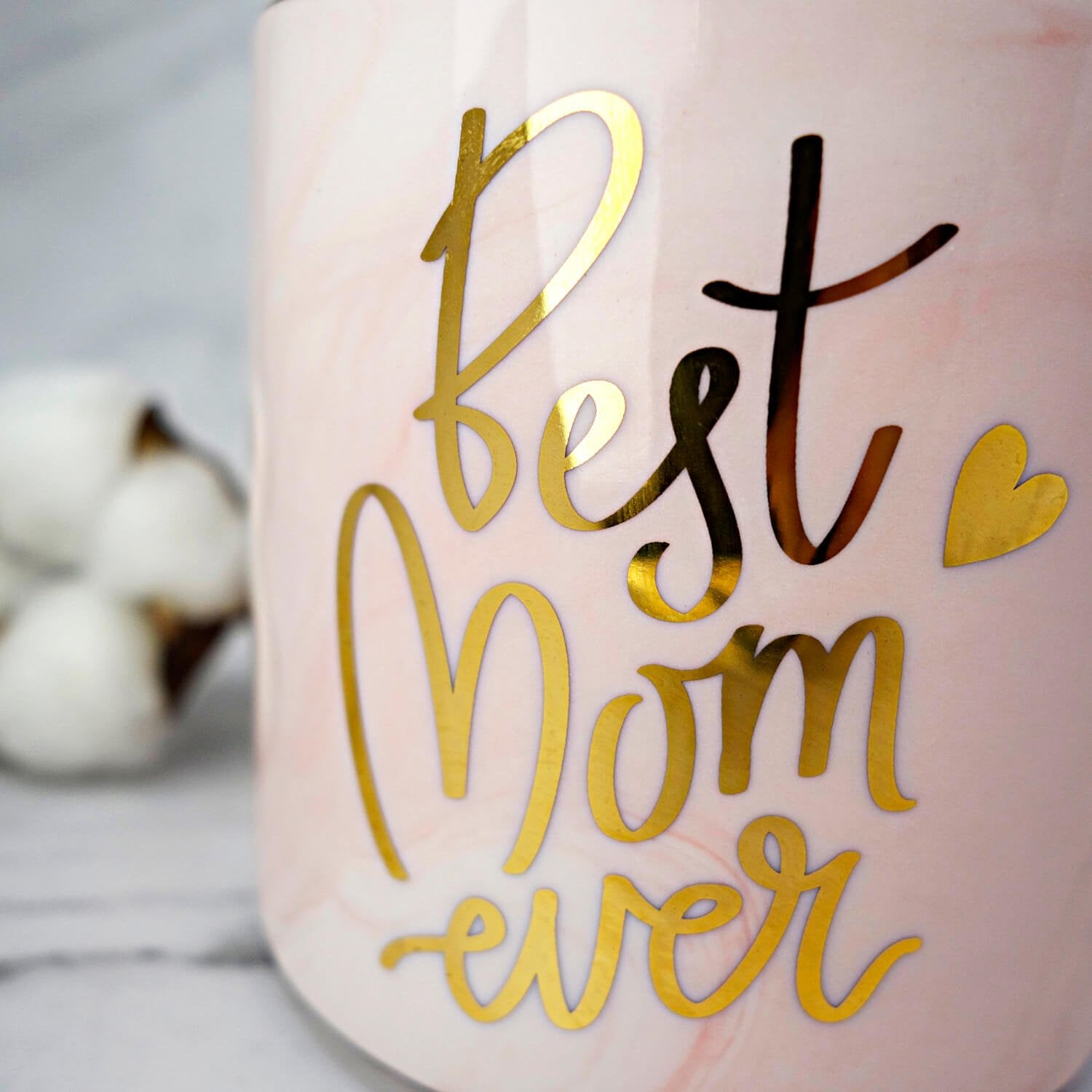 Taza Vilight marmol rosa con borde dorado, elegante para cualquier mesa.