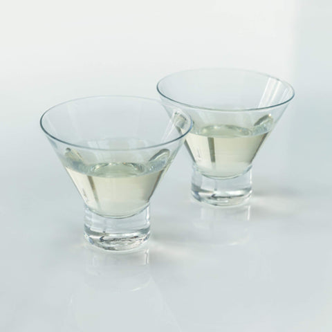 Viski copa-martini-cristal elegante realza cócteles con estilo.