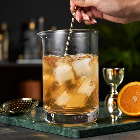 Viski vaso de mezcla para uso doméstico en barra o cocina.