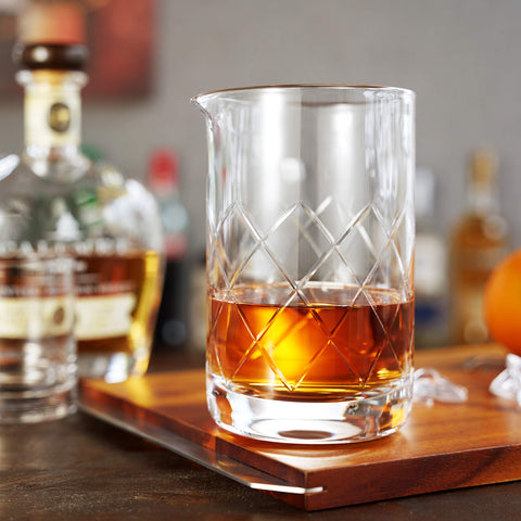 Viski vaso mezcla cristal vertido preciso para cocteles.