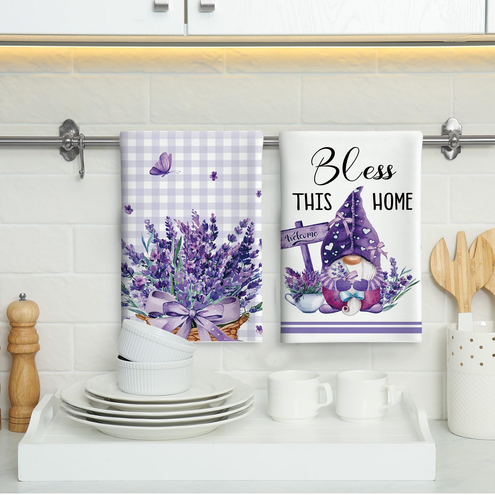 Toallas VitalCozy con diseño de cuadros y lavanda, añaden estilo a la cocina.