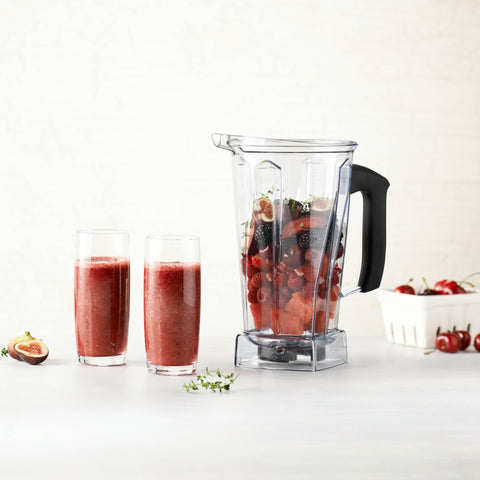 Vertido suave por la boquilla de Vitamix para ver la mezcla en progreso.