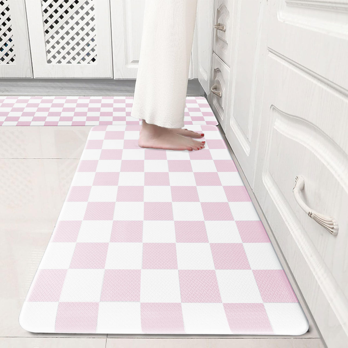 Alfombra VivaNest rosa con cuadros para cocina, diseño elegante y cómodo.