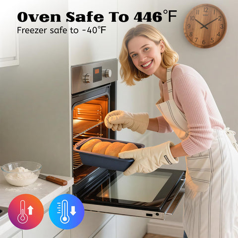 Almacenamiento compacto de dos moldes para cocinas con espacio limitado.