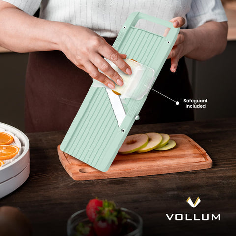 Vollum Narrow Mandoline ofrece seguridad para evitar cortes accidentales en la cocina.