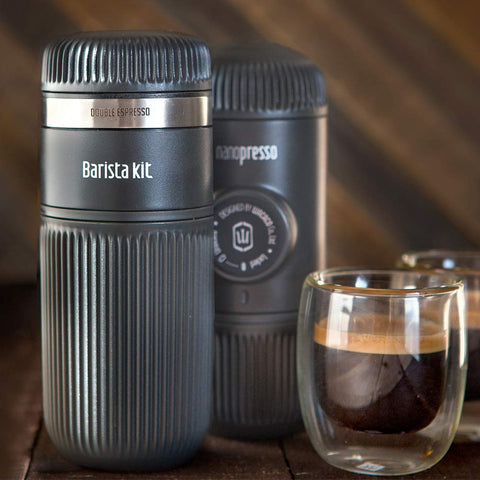 Wacaco Nanopresso Barista Kit con cestas 16 g y 8 g para dosis variables.