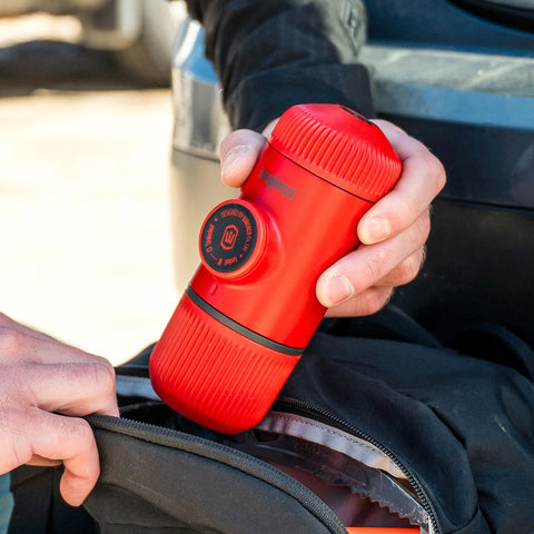 Nanopresso de WACACO, diseño compacto para viajar ligero.