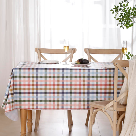 Diseño a cuadros del mantel Walrus aporta estilo y armonía a la mesa.