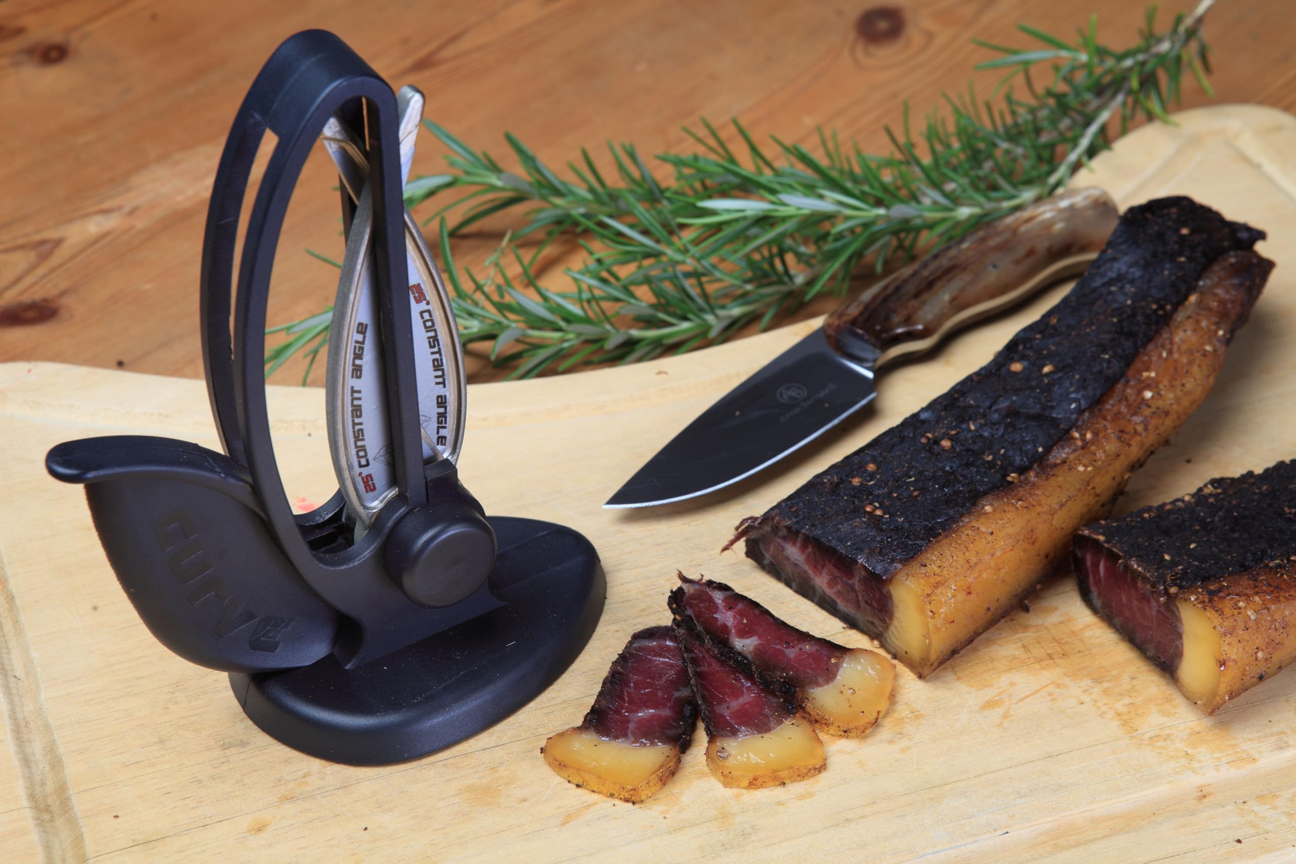 Uso en cocina o camping con Warthog Curve, compacto y práctico.