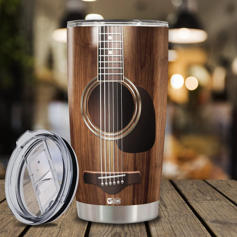 Capacidad de 590 ml para café, té o agua durante el día.