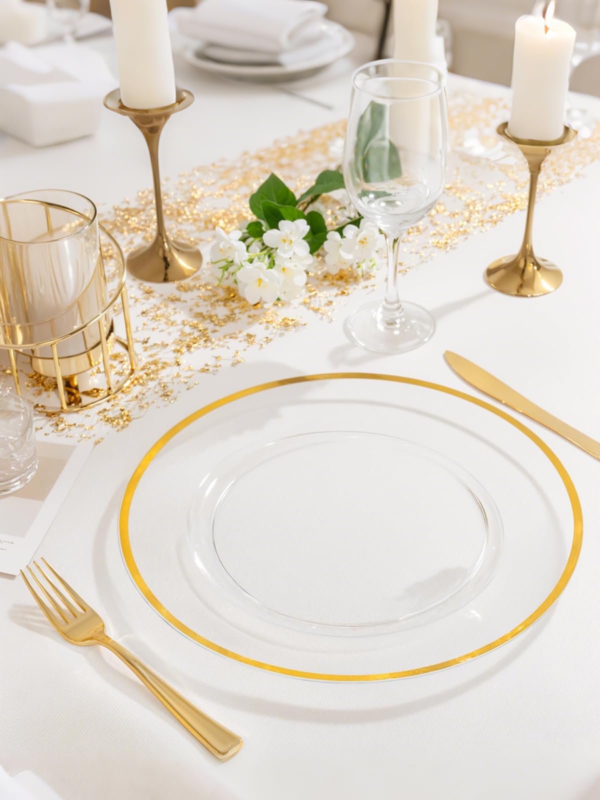 Diseño transparente con borde dorado WDF para mesa sofisticada.