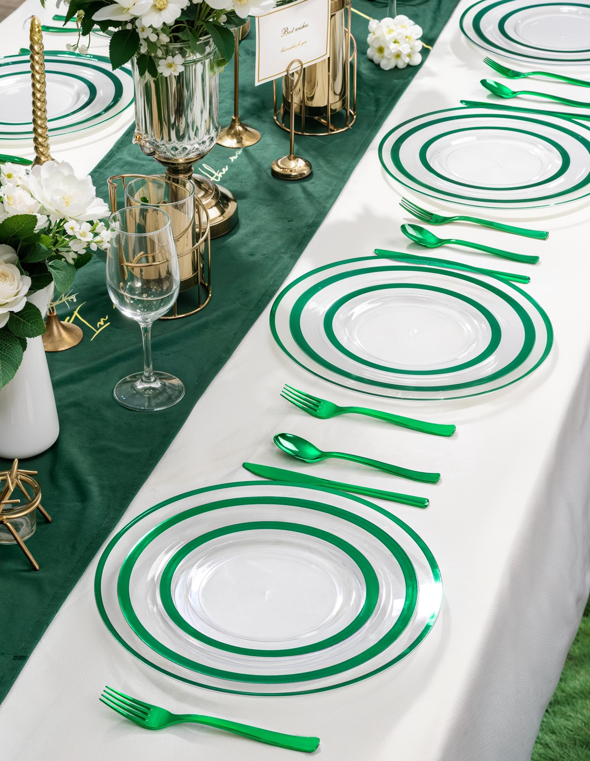 Uso en boda: plato cargador verde WDF añade toque sofisticado a la mesa