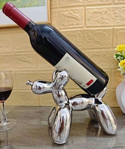 WE-CY artware: soporte vino perro globo cromado, ideal para exhibir tu botella con estilo.