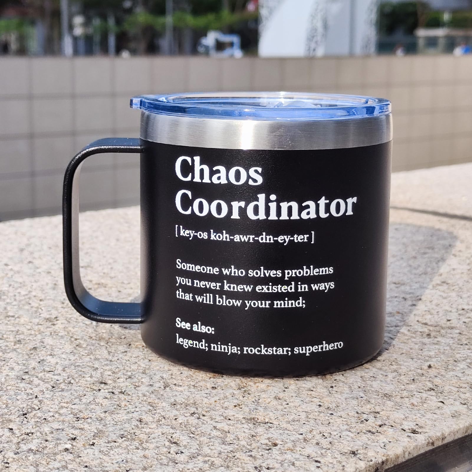 Presentación de regalo de Coordinador del Caos de WECACYD, listo para envolver.