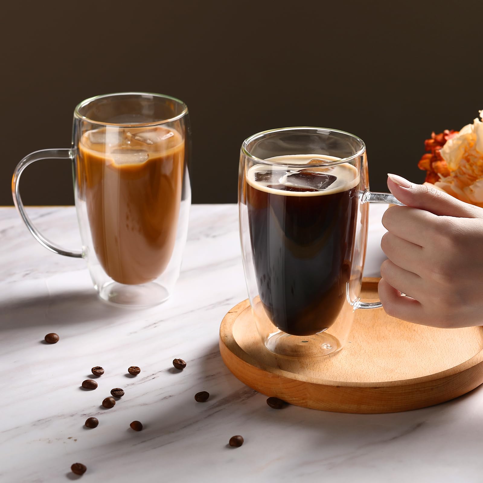 Diseño ergonómico Wells con asa cómoda para cappuccino y té.