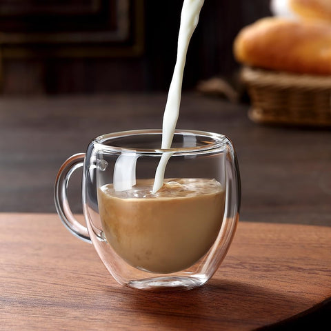 Efecto flotante Wells espresso vidrio realza la experiencia visual.