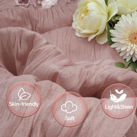 Ambientación para boda con mantel de gasa rosado de WELSDOMBTY.