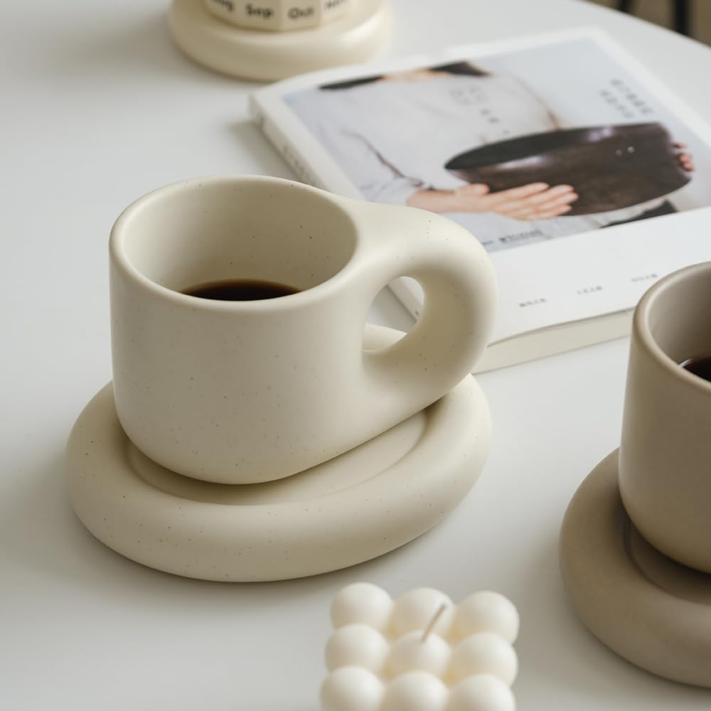 Taza redondeada de WENSHUO en crema mate, perfecta para café diario.