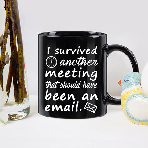 Taza Wenassy con diseño ergonómico y asa grande para mayor comodidad.