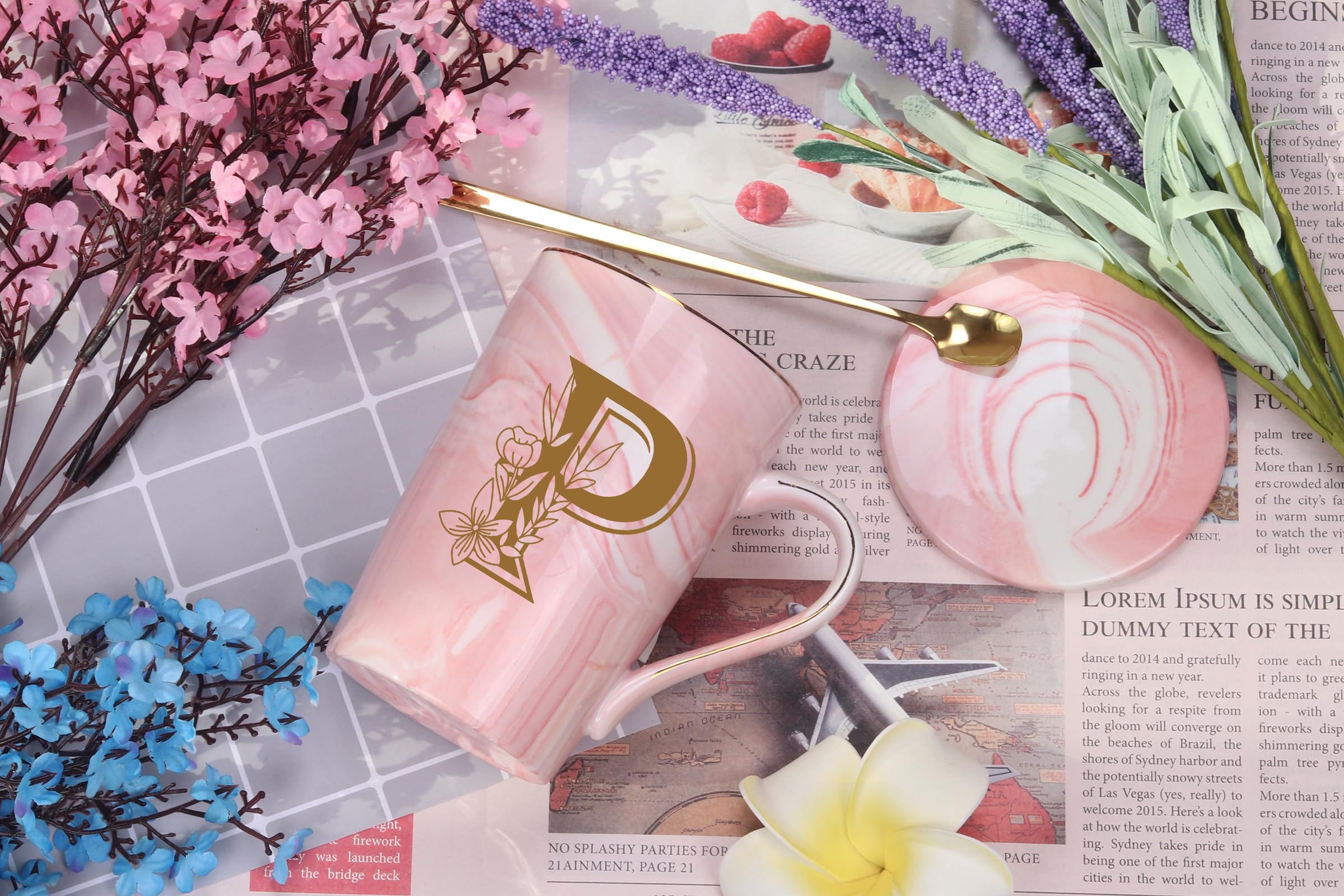Taza WENSSY rosa con letra P y flor, 14 onzas para bebidas.