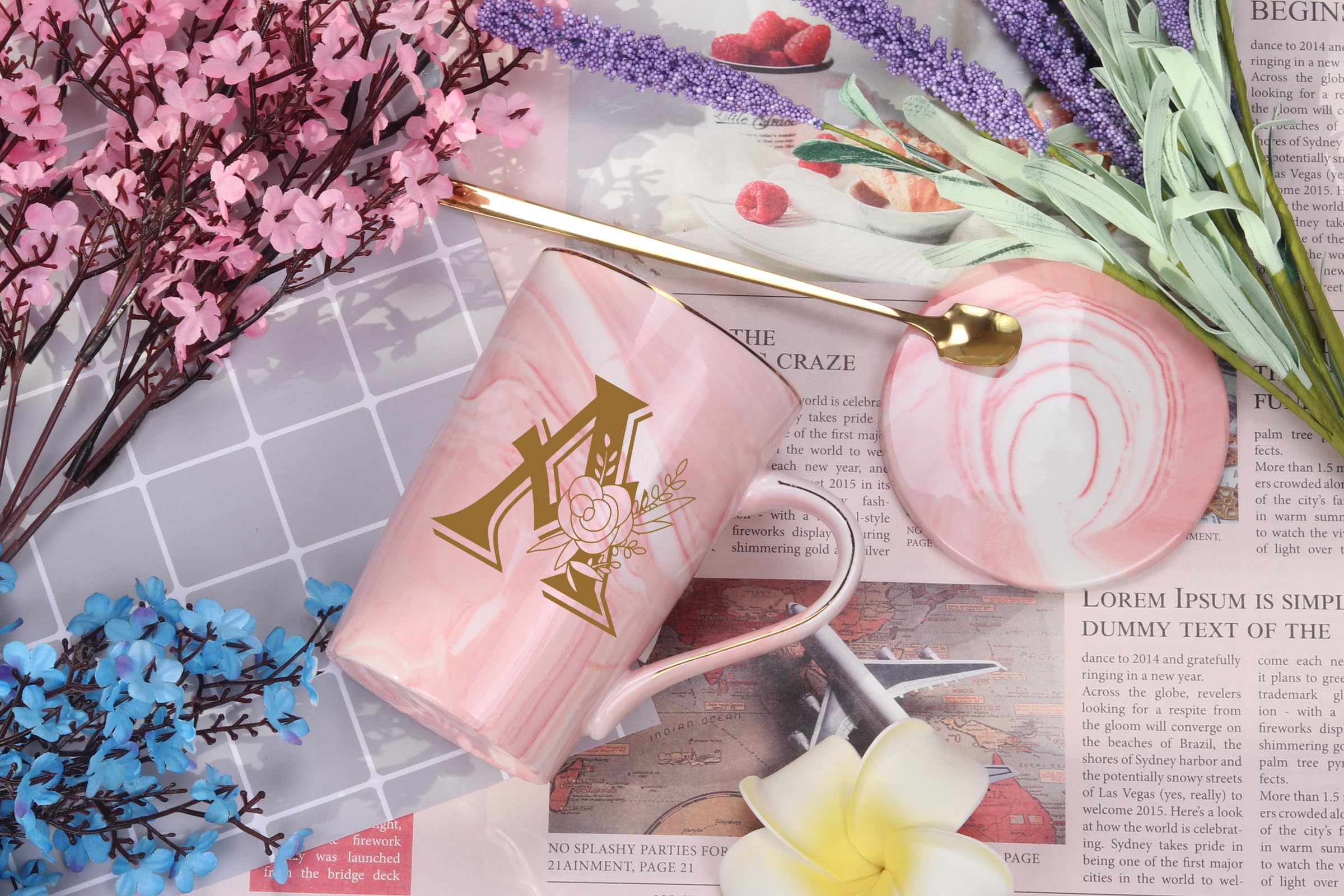 Taza WENSSY personalizada letra A rosa, regalo único para amigas.