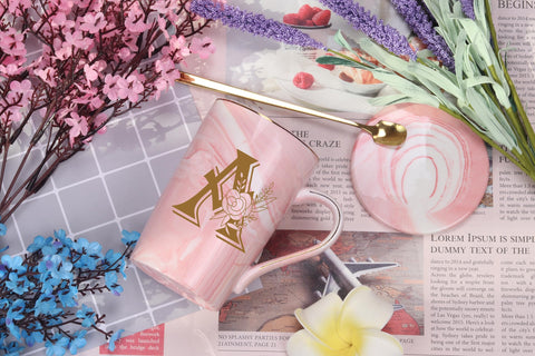 Taza WENSSY personalizada letra A rosa, regalo único para amigas.