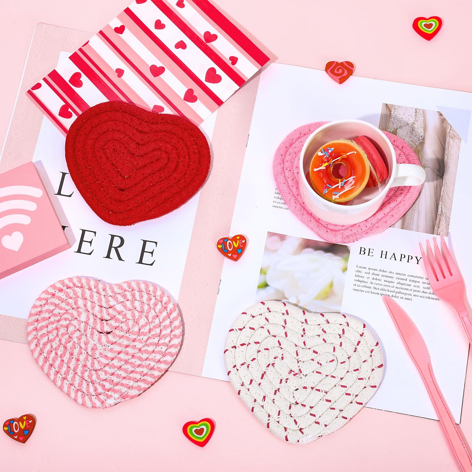 Whaline diseño corazón San Valentín: ambiente festivo en comedor.