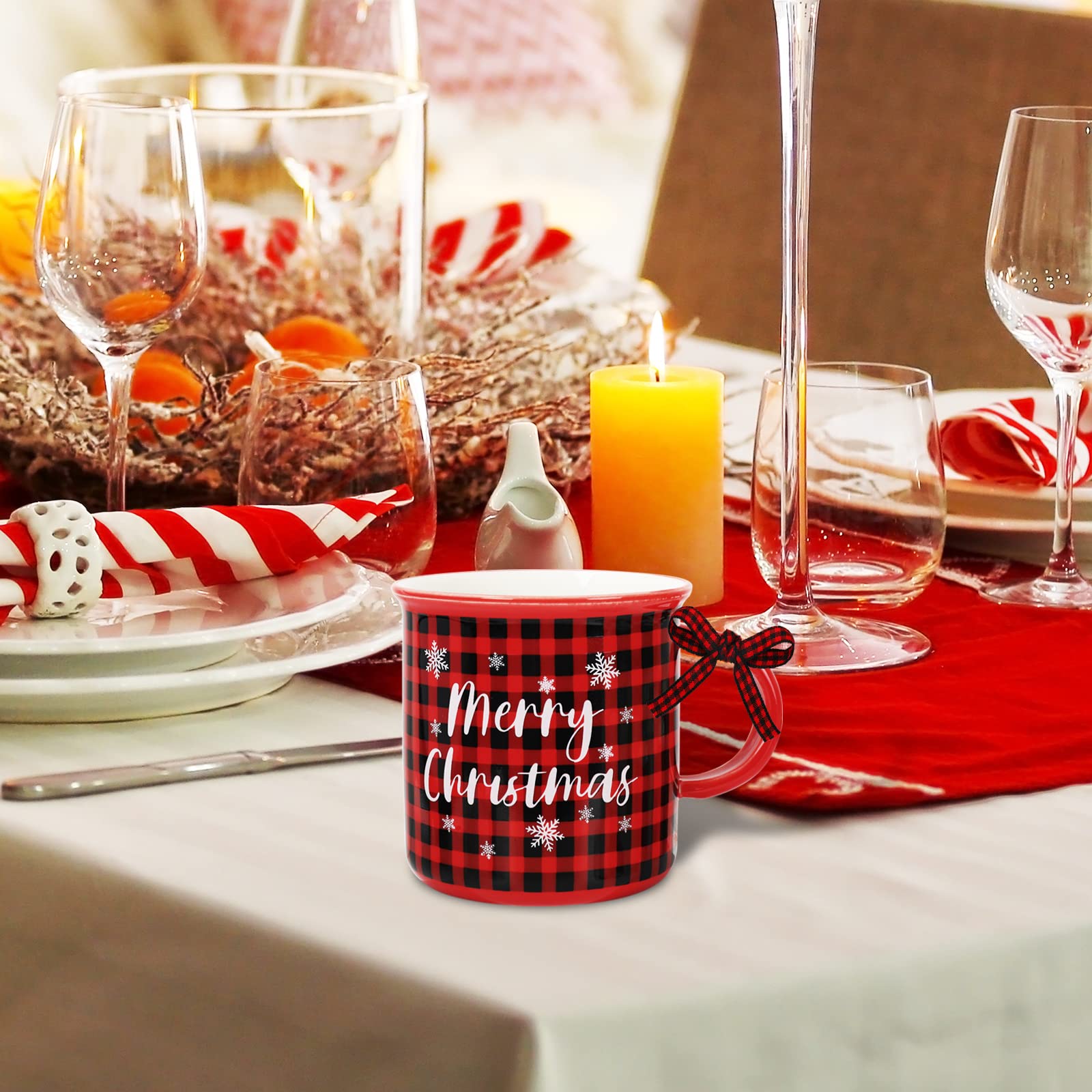 Whaline tazas mini Navidad en estanterías o repisas, creando ambiente festivo.