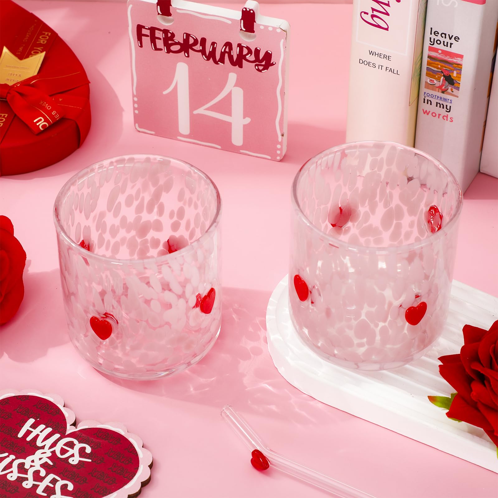 Vaso Whaline sin tallo con corazón rosa, ideal para cócteles y celebraciones.