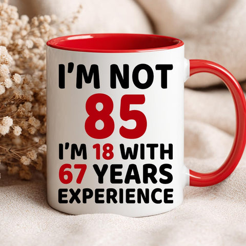 Whidobe: taza con diseño clásico 85, añade toque personal a la celebración.