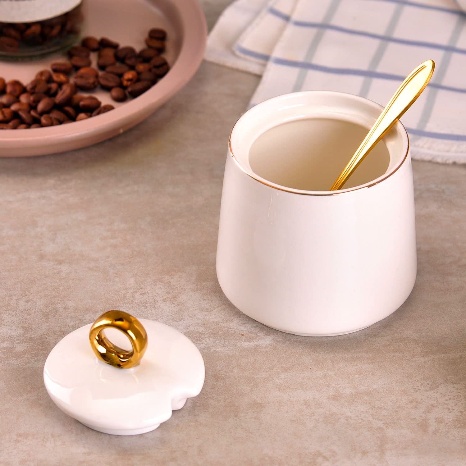 WHJY detalle glaseado ceramico liso, aspecto moderno en la mesa.