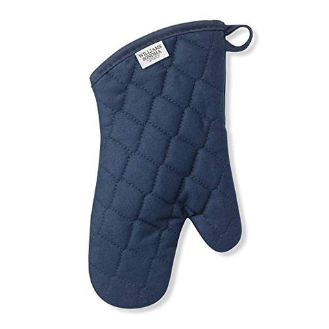 Manopla Williams-Sonoma azul marino para manejar objetos calientes con seguridad.