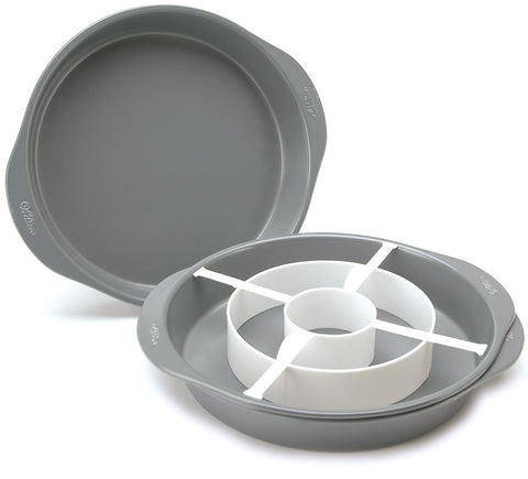 Anillo divisor Wilton facilita capas distintas para crear un efecto tablero