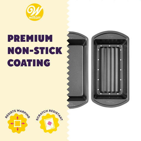 Asideros ergonómicos Wilton permiten transportar la bandeja con seguridad.