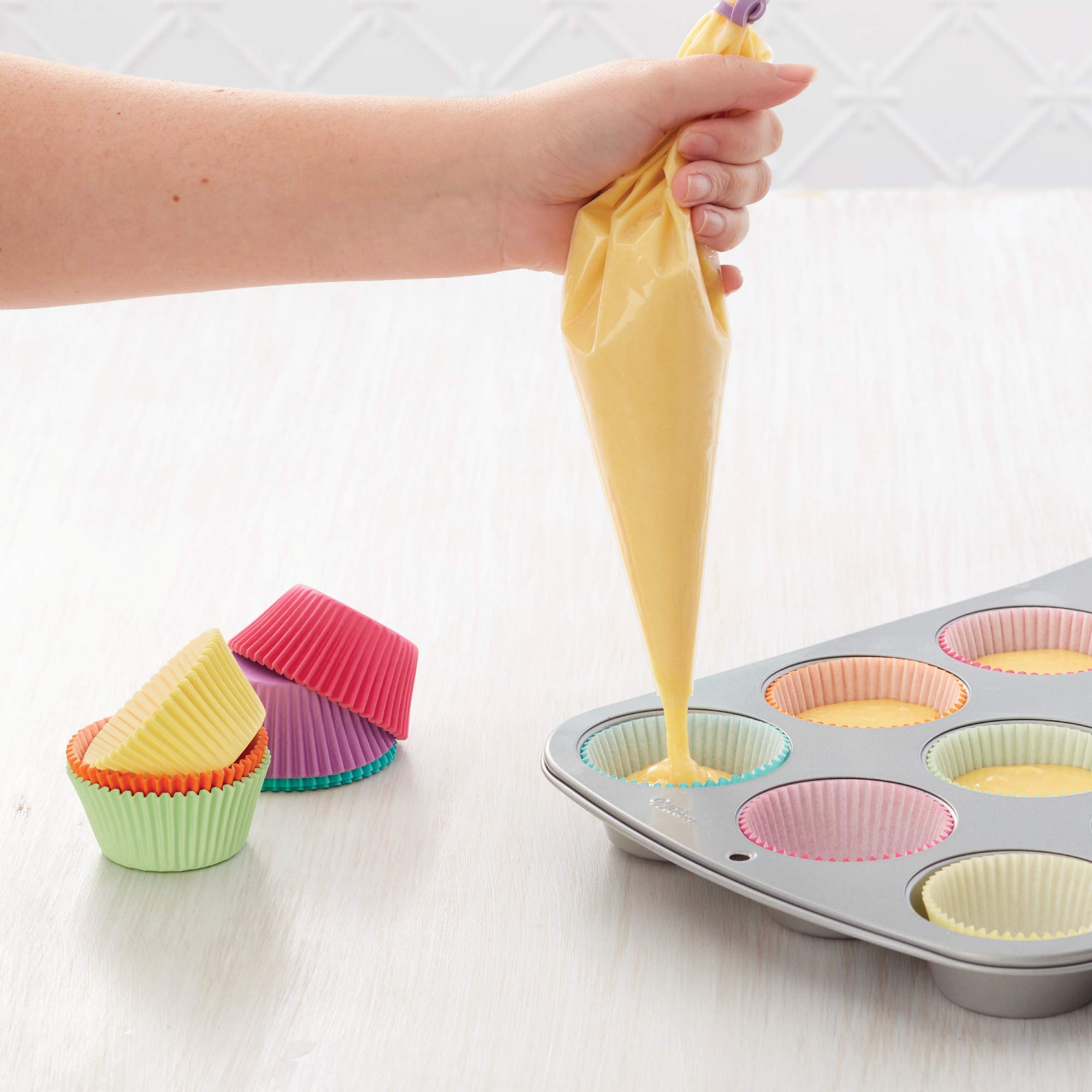 Uso versátil con rellenos dulces o salados para repostería creativa.