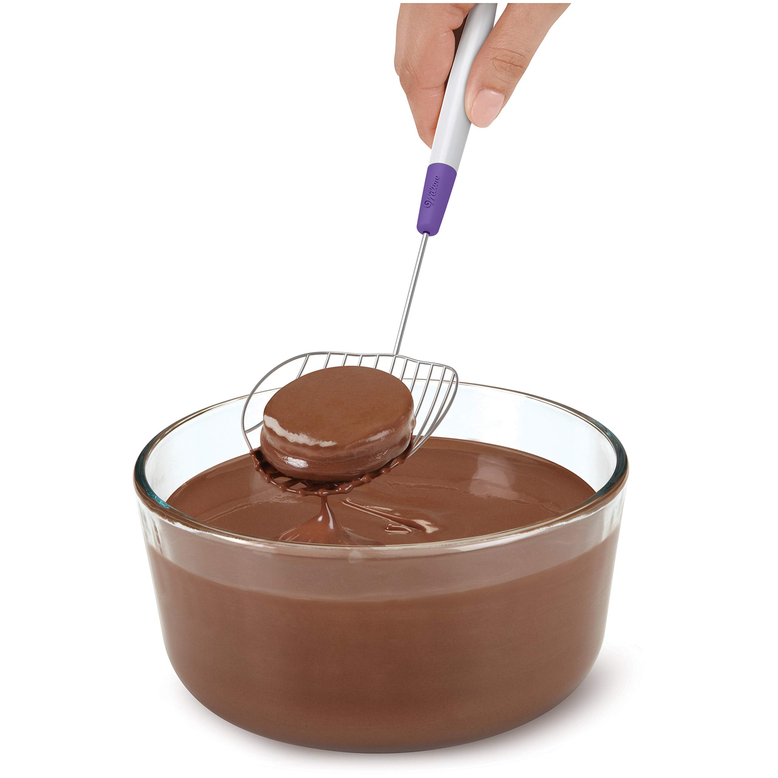 Wilton Candy Melts, mango angular, permite ver el progreso al sumergir.