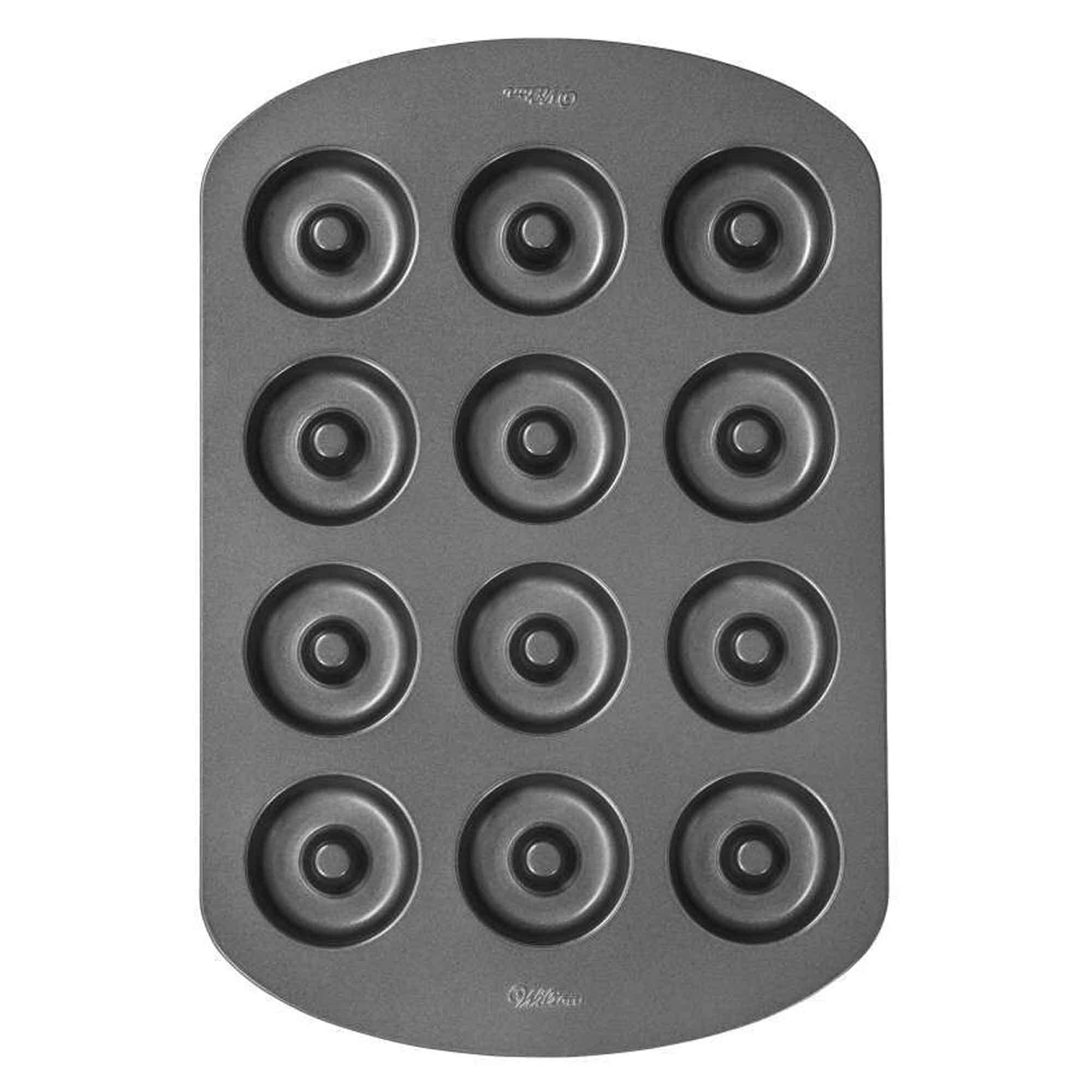 Dimensiones y cavidades del molde mini donas Wilton para porciones convenientes.