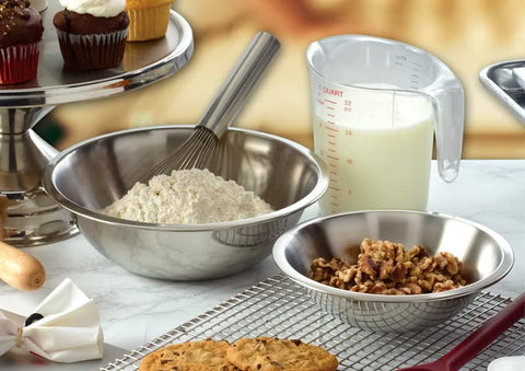 Winco tazón de mezcla con base de silicona, vista lateral y antideslizante para cocinas.