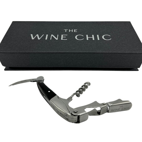 Wine Chic abrebotellas integrado simplifica la apertura de bebidas.